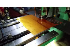 潍坊阳普瓶盖数控冲床 啤酒瓶易拉罐药瓶盖数控制盖机图2